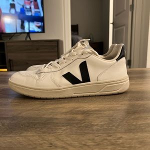 Veja Low Top Sneakers
